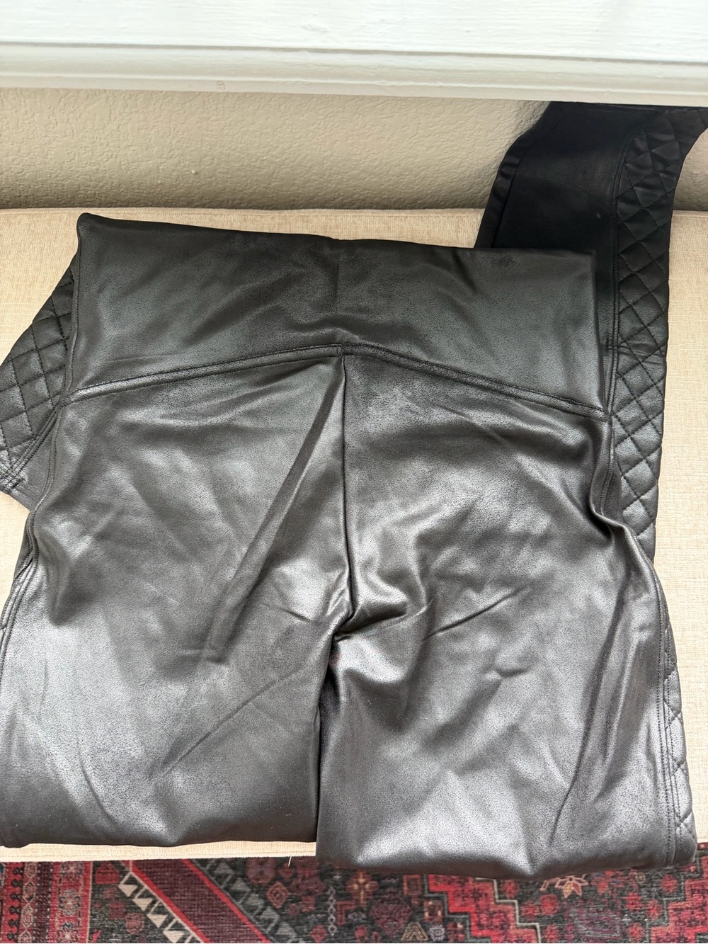 BNWT SPANX Faux Leather Quilted Panel Black Women’s Leggings Size Medium - Picture 4 of 6